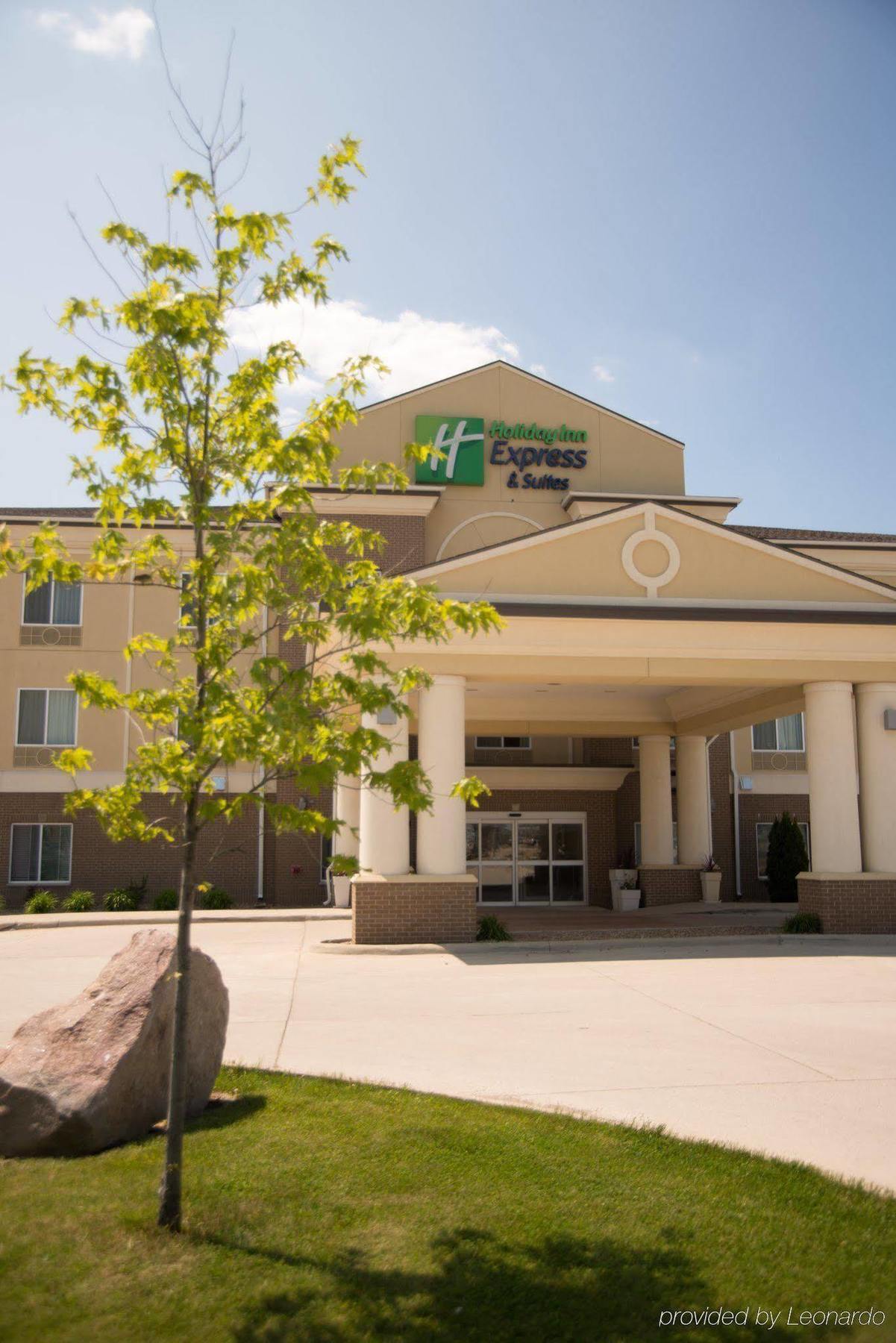 Holiday Inn Express & Suites Northwood By Ihg Silver Lake Dış mekan fotoğraf